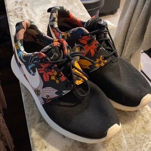 Nike Roshe Free Runs Floral